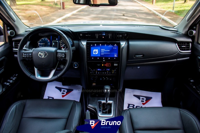 HILUX SW4 2.8 4X4 SRX PLATINUM TURBO 7 LUGARES DIESEL 4P AUTOMÁTICO - 2024 - PALMEIRA DAS MISSõES