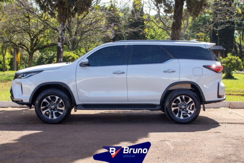 HILUX SW4 2.8 4X4 SRX PLATINUM TURBO 7 LUGARES DIESEL 4P AUTOMÁTICO - 2024 - PALMEIRA DAS MISSõES