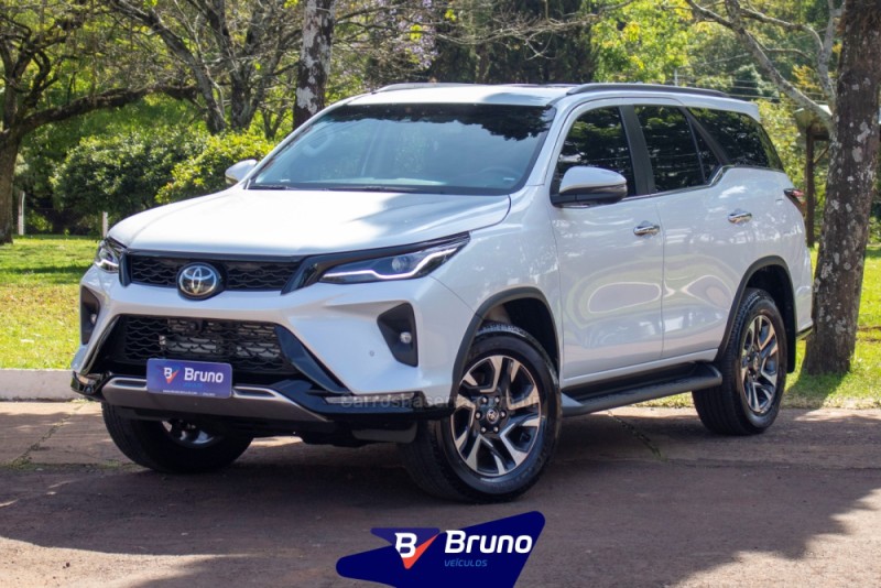 HILUX SW4 2.8 4X4 SRX PLATINUM TURBO 7 LUGARES DIESEL 4P AUTOMÁTICO