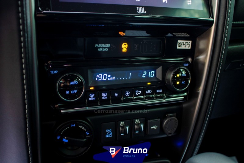 HILUX SW4 2.8 4X4 SRX PLATINUM TURBO 7 LUGARES DIESEL 4P AUTOMÁTICO - 2024 - PALMEIRA DAS MISSõES