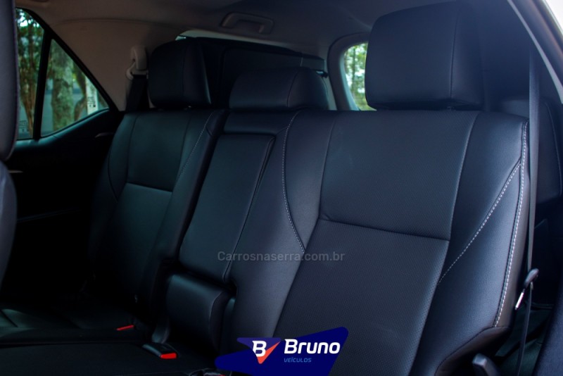 HILUX SW4 2.8 4X4 SRX PLATINUM TURBO 7 LUGARES DIESEL 4P AUTOMÁTICO - 2024 - PALMEIRA DAS MISSõES