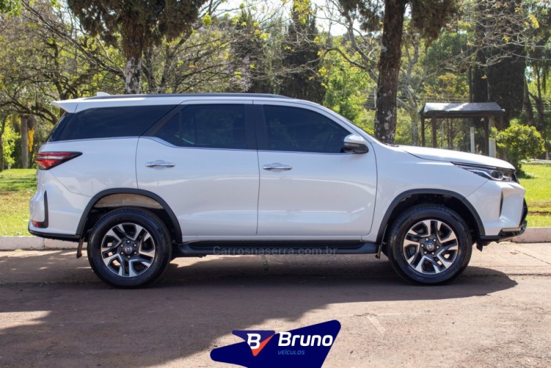 HILUX SW4 2.8 4X4 SRX PLATINUM TURBO 7 LUGARES DIESEL 4P AUTOMÁTICO - 2024 - PALMEIRA DAS MISSõES