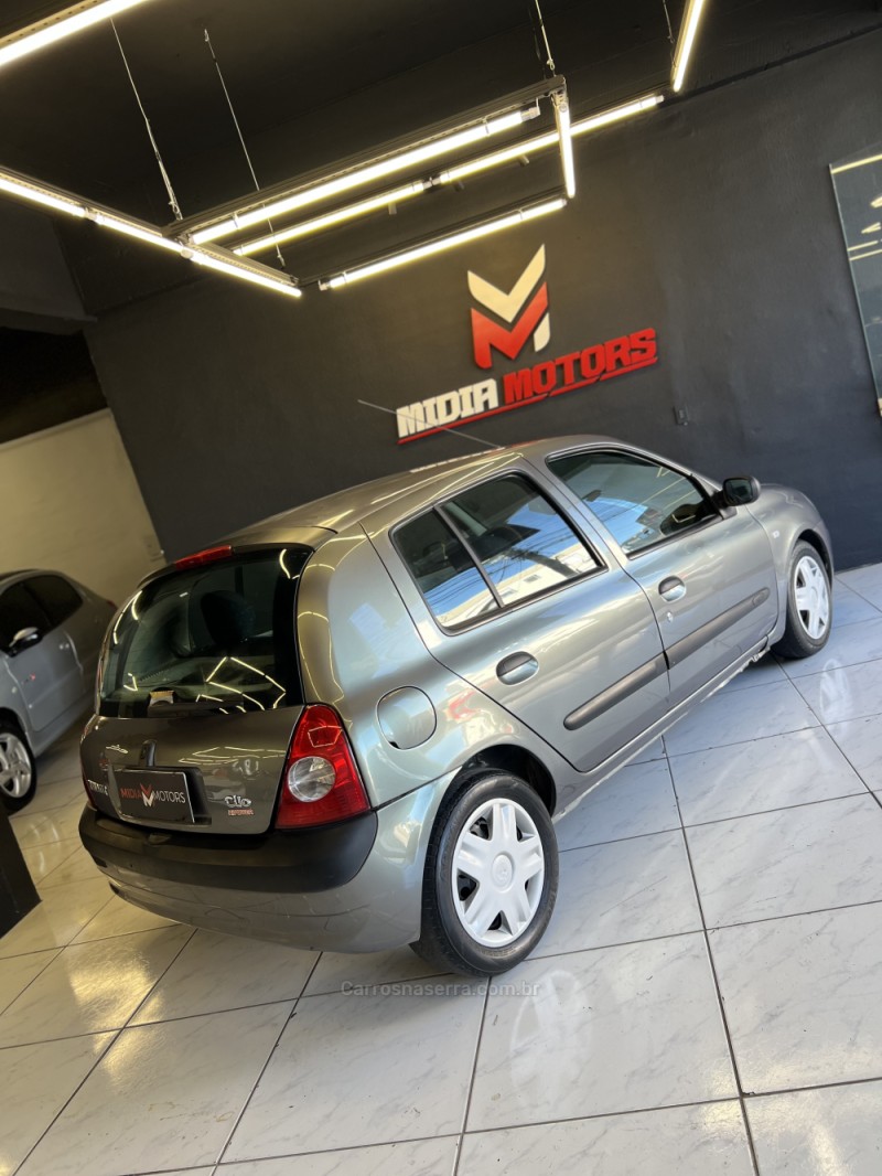 CLIO 1.0 AUTHENTIQUE 16V FLEX 2P MANUAL - 2005 - CAXIAS DO SUL