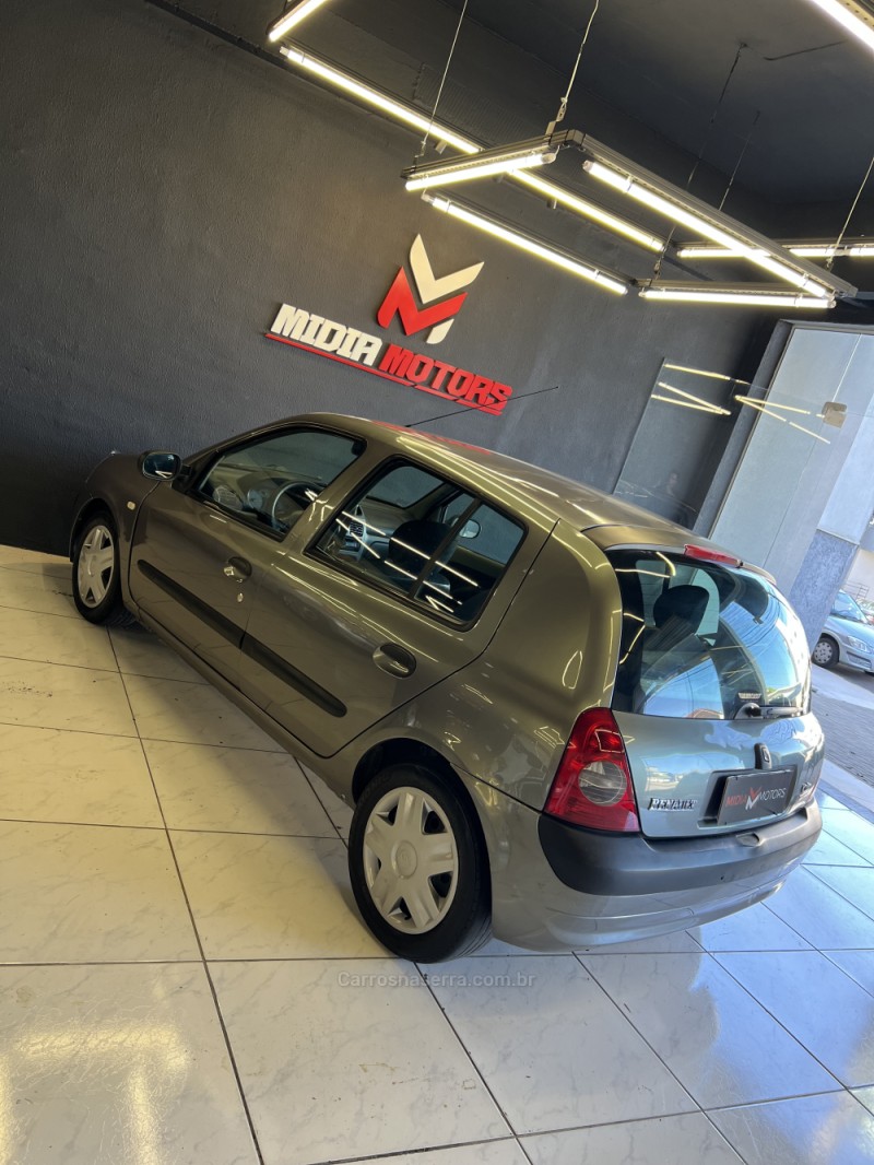 CLIO 1.0 AUTHENTIQUE 16V FLEX 2P MANUAL - 2005 - CAXIAS DO SUL