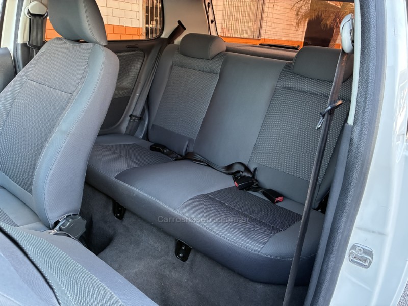 FOX 1.0 MI 8V FLEX 2P MANUAL - 2011 - VENâNCIO AIRES