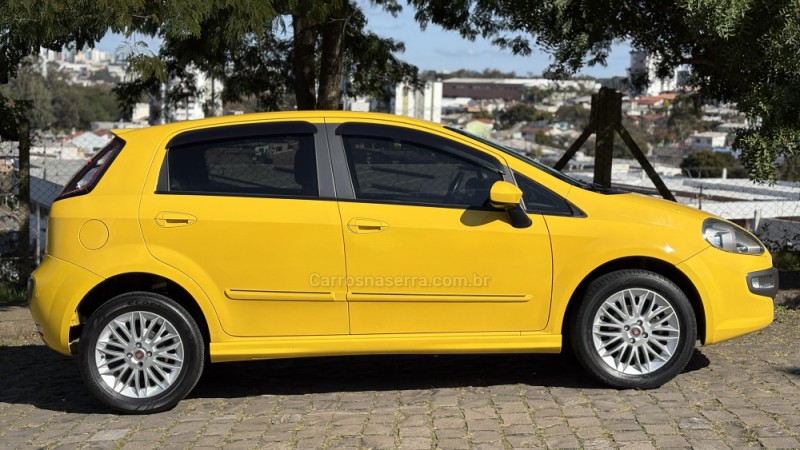 PUNTO 1.8 SPORTING 16V FLEX 4P MANUAL - 2016 - CAXIAS DO SUL
