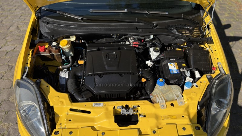 PUNTO 1.8 SPORTING 16V FLEX 4P MANUAL - 2016 - CAXIAS DO SUL