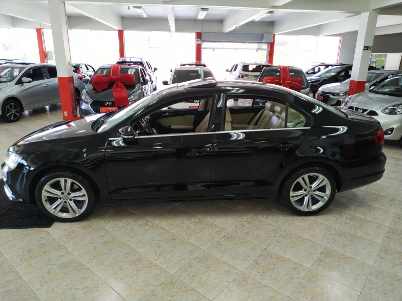 JETTA 2.0 TSI HIGHLINE 211CV GASOLINA 4P DSG - 2017 - CAXIAS DO SUL