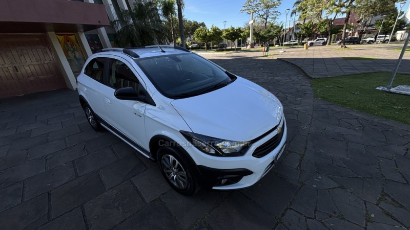 ONIX 1.4 MPFI ACTIV 8V FLEX 4P MANUAL - 2017 - BENTO GONçALVES