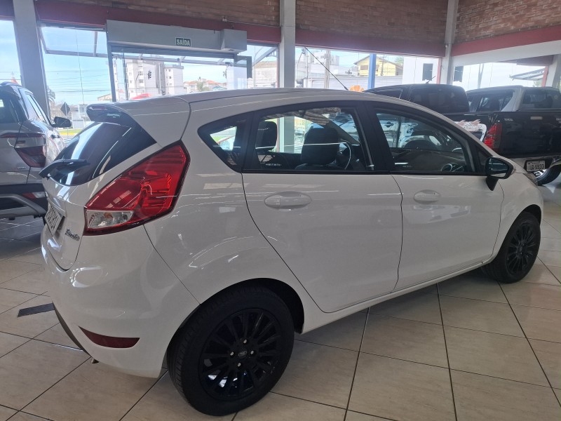 FIESTA 1.6 SE HATCH 16V FLEX 4P MANUAL - 2017 - FARROUPILHA
