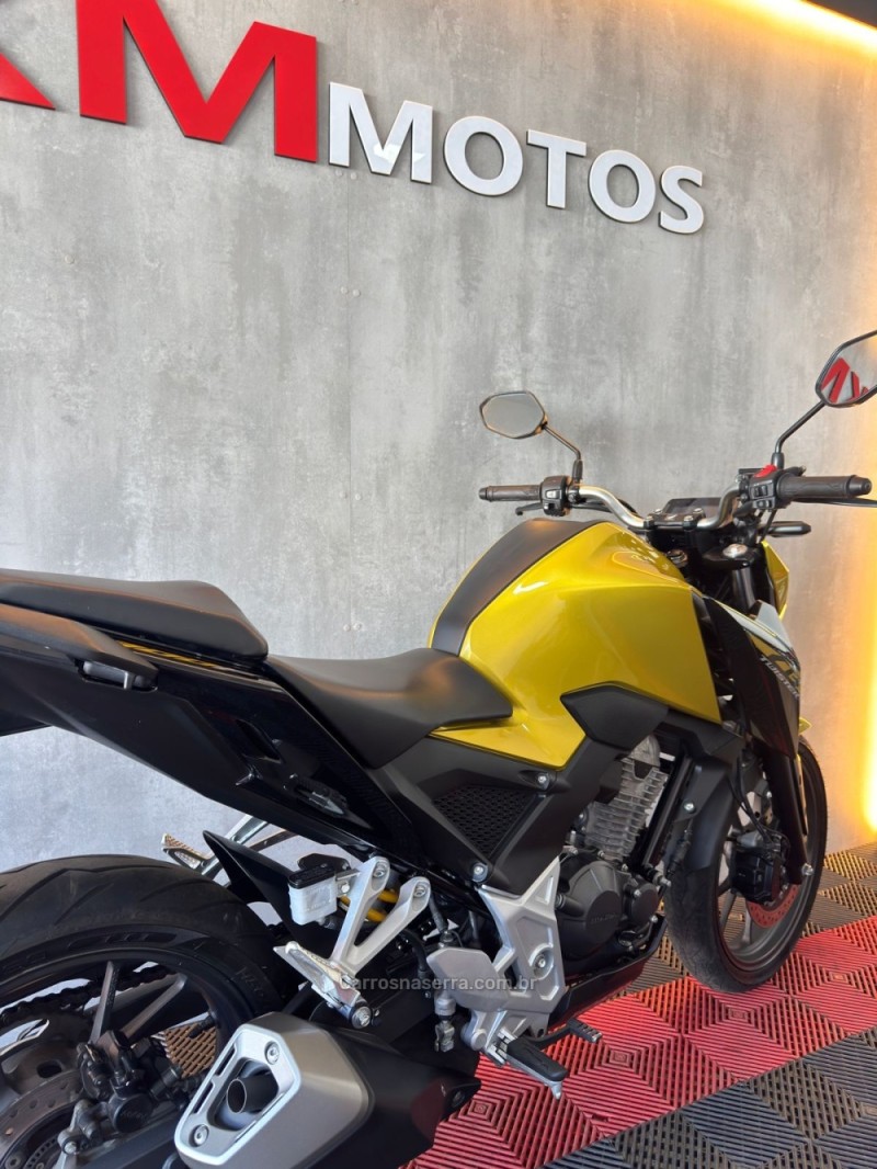 CB 300F TWISTER ABS - 2023 - PORTãO