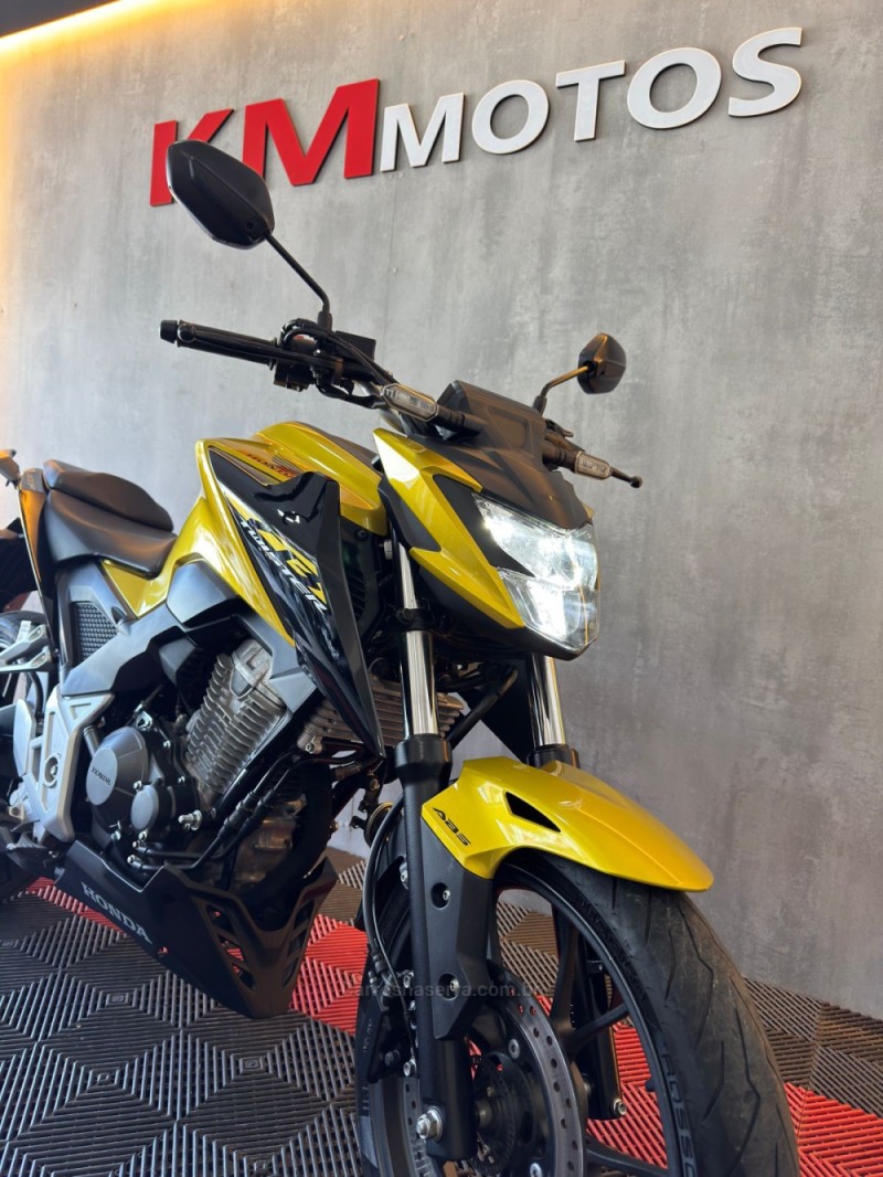 CB 300F TWISTER ABS - 2023 - PORTãO