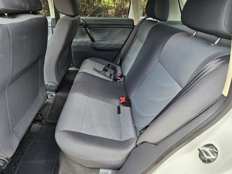 VOLKSWAGEN - POLO - 2011/2012 - Branca - R$ 44.000,00