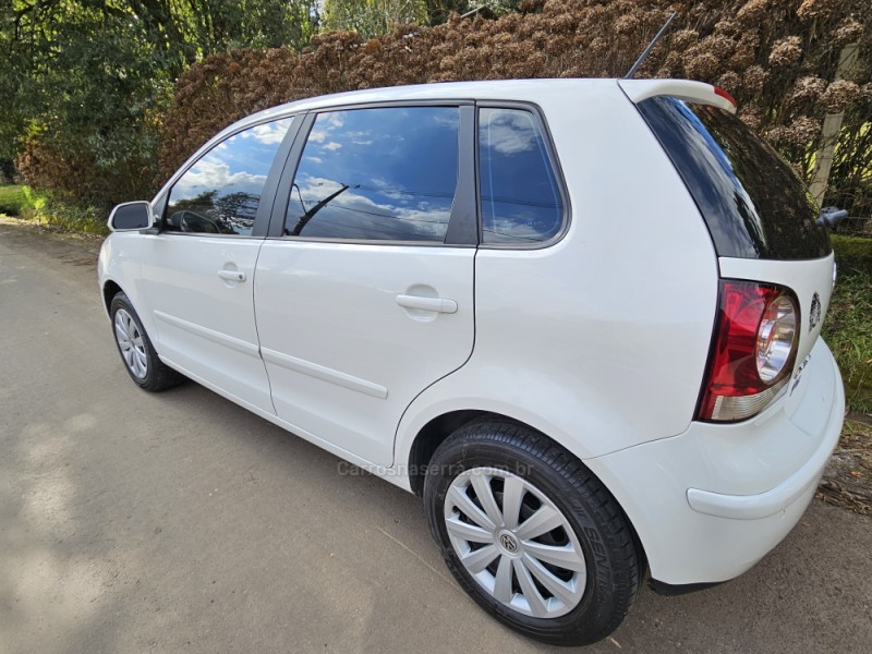 VOLKSWAGEN - POLO - 2011/2012 - Branca - R$ 44.000,00
