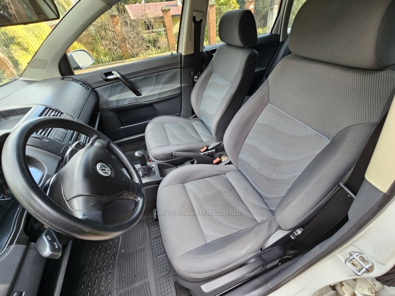 VOLKSWAGEN - POLO - 2011/2012 - Branca - R$ 44.000,00