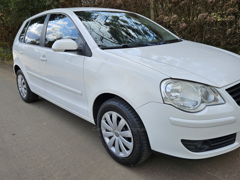 VOLKSWAGEN - POLO - 2011/2012 - Branca - R$ 44.000,00