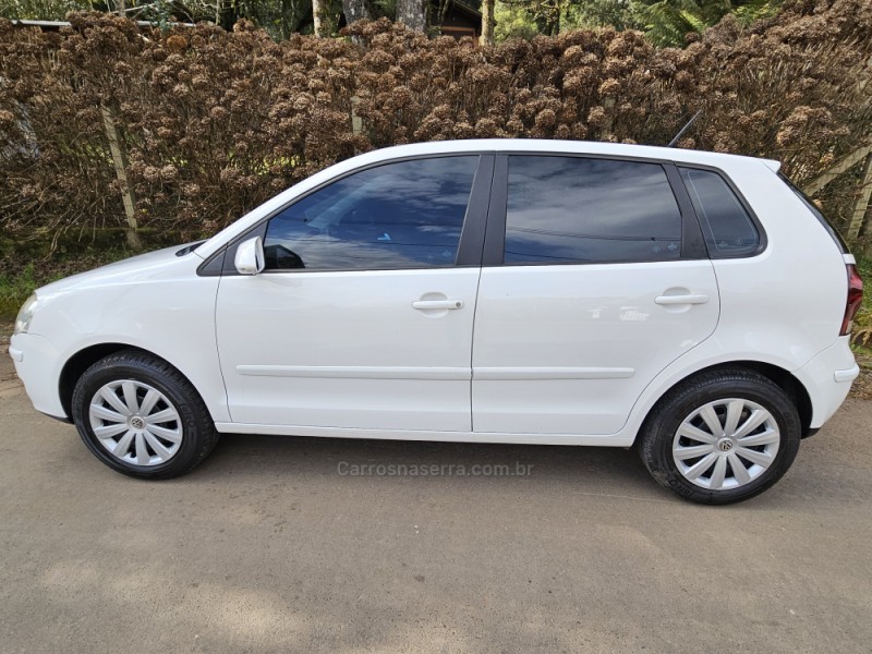 VOLKSWAGEN - POLO - 2011/2012 - Branca - R$ 44.000,00