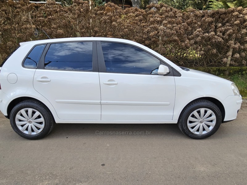 VOLKSWAGEN - POLO - 2011/2012 - Branca - R$ 44.000,00