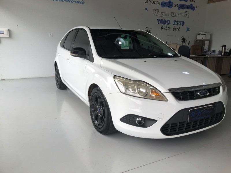 FOCUS 1.6 8V FLEX 4P MANUAL - 2011 - VALE REAL