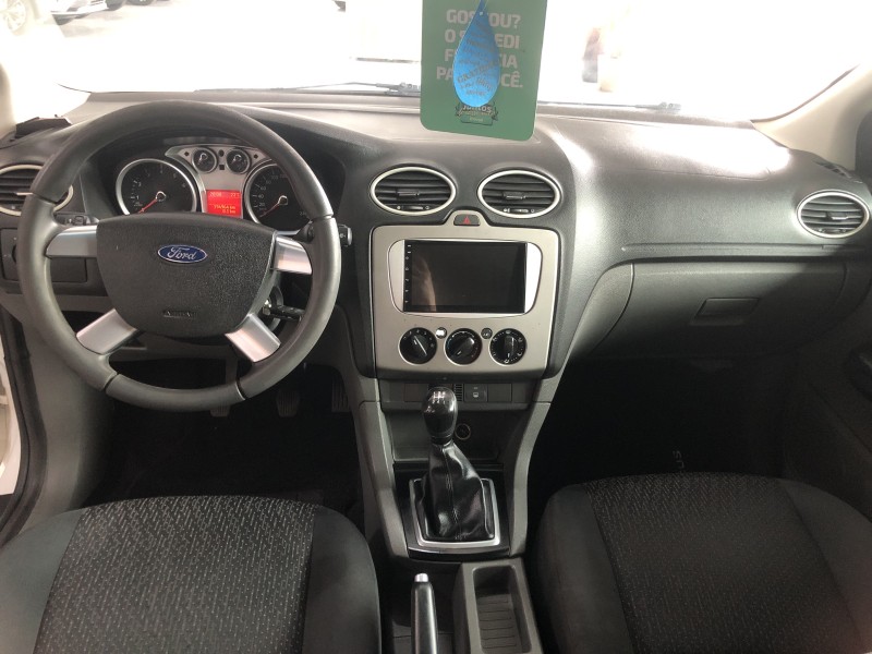 FOCUS 1.6 8V FLEX 4P MANUAL - 2011 - VALE REAL