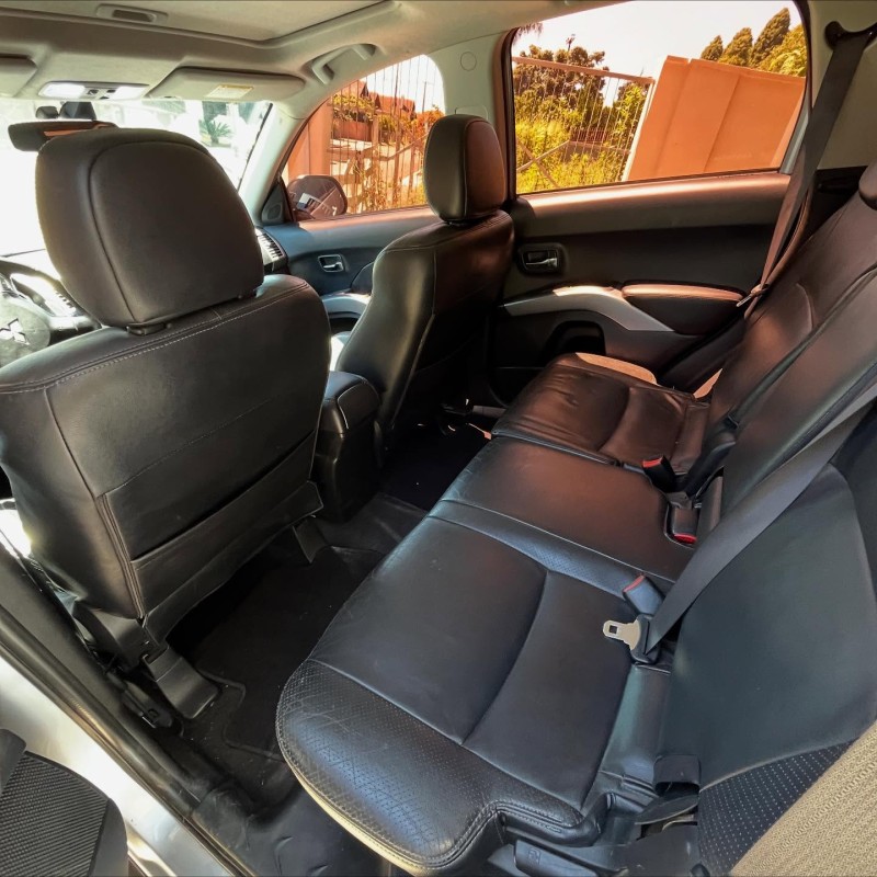 OUTLANDER 3.0 GT 4X4 V6 24V GASOLINA 4P AUTOMÁTICO - 2010 - NOVA PETRóPOLIS