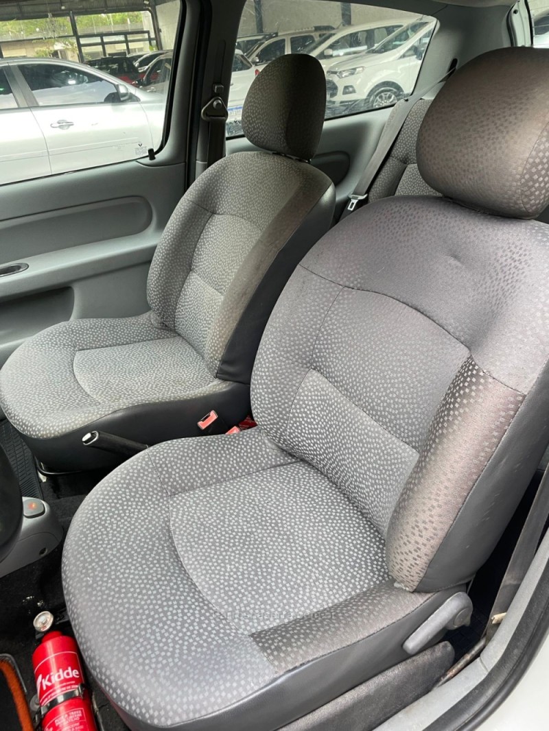 CLIO 1.0 CAMPUS 16V FLEX 2P MANUAL - 2011 - NOVO HAMBURGO