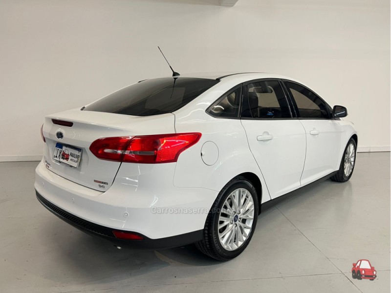 FOCUS 2.0 SE SEDAN 16V FLEX 4P AUTOMÁTICO - 2016 - CAXIAS DO SUL
