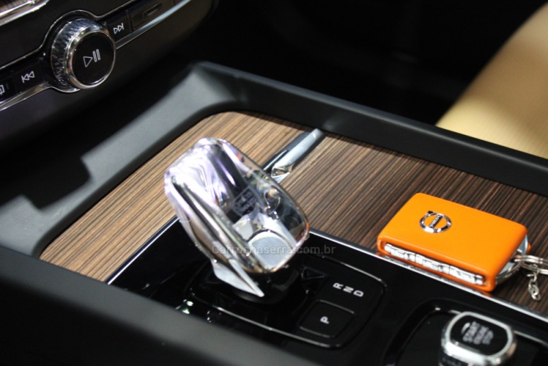 XC60 2.0 T8 ULTIMATE AWD HIBRIDO 4P AUTOMÁTICO - 2023 - CAXIAS DO SUL