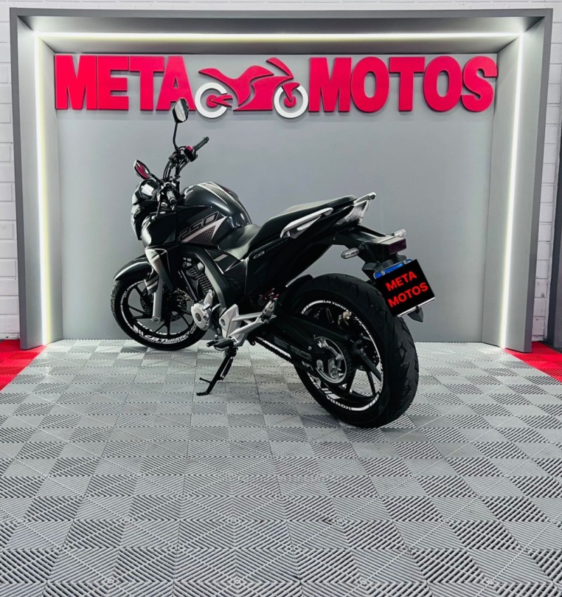 CB 250F TWISTER  - 2022 - CAMPO BOM
