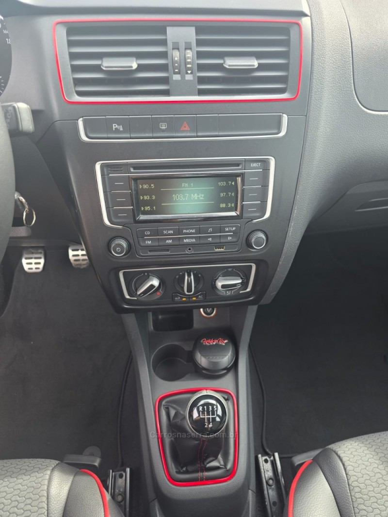 FOX 1.6 MI ROCK IN RIO 8V FLEX 4P MANUAL - 2016 - LAJEADO