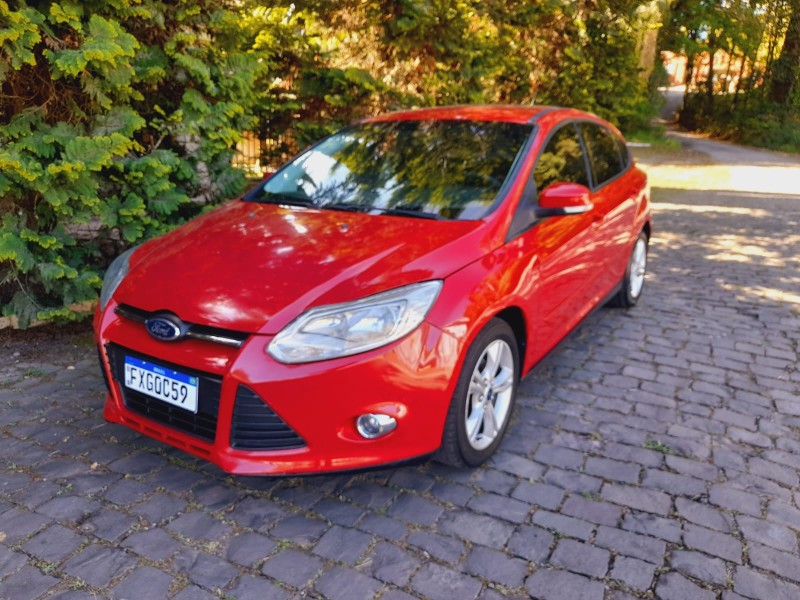 focus 2.0 se hatch 16v flex 4p auto 2015 farroupilha
