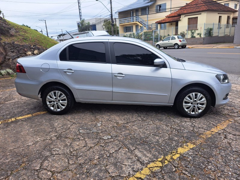 VOYAGE 1.0 MI 8V FLEX 4P MANUAL - 2013 - FARROUPILHA