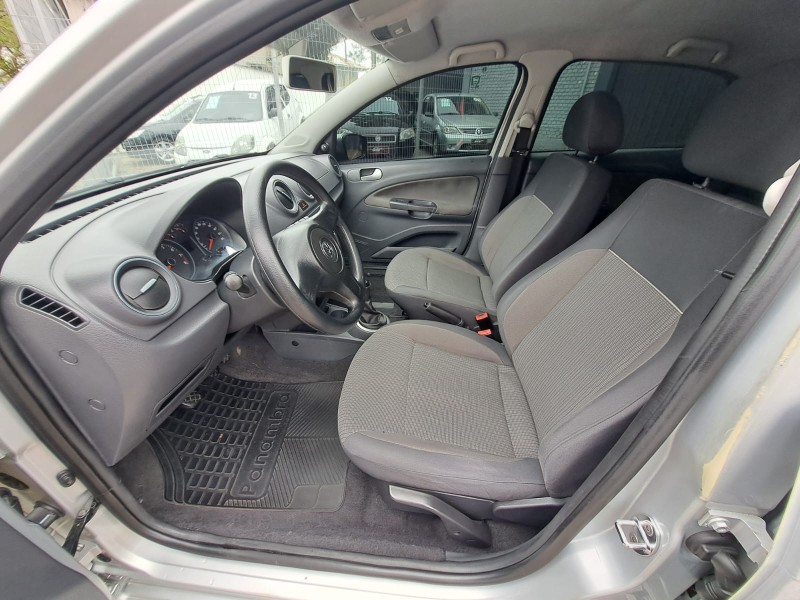 VOYAGE 1.0 MI 8V FLEX 4P MANUAL - 2013 - FARROUPILHA