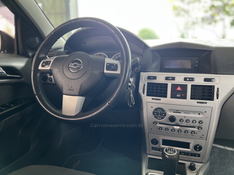 VECTRA 2.0 MPFI ELEGANCE 8V 140CV FLEX 4P MANUAL - 2010 - BOM PRINCíPIO