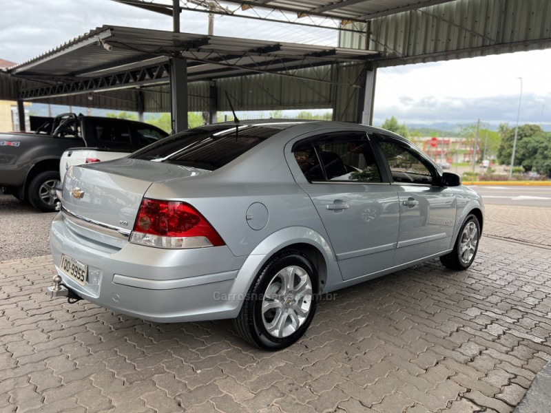 VECTRA 2.0 MPFI ELEGANCE 8V 140CV FLEX 4P MANUAL - 2010 - BOM PRINCíPIO