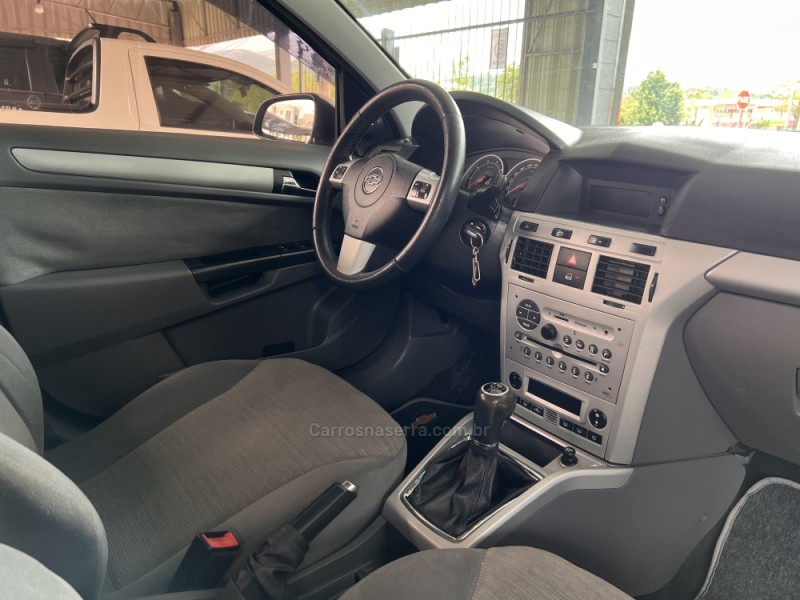 VECTRA 2.0 MPFI ELEGANCE 8V 140CV FLEX 4P MANUAL - 2010 - BOM PRINCíPIO