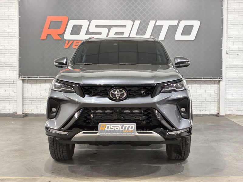 HILUX SW4 2.8 4X4 SRX PLATINUM TURBO 7 LUGARES DIESEL 4P AUTOMÁTICO - 2025 - VENâNCIO AIRES