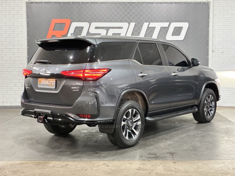 HILUX SW4 2.8 4X4 SRX PLATINUM TURBO 7 LUGARES DIESEL 4P AUTOMÁTICO - 2025 - VENâNCIO AIRES