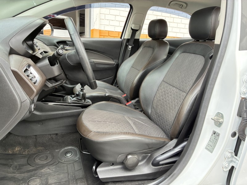 PRISMA 1.4 MPFI LTZ 8V FLEX 4P MANUAL - 2017 - VENâNCIO AIRES