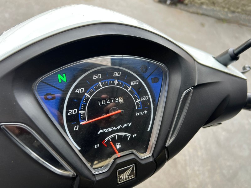 HONDA - BIZ 110I - 2022/2022 - Branca - R$ 13.900,00