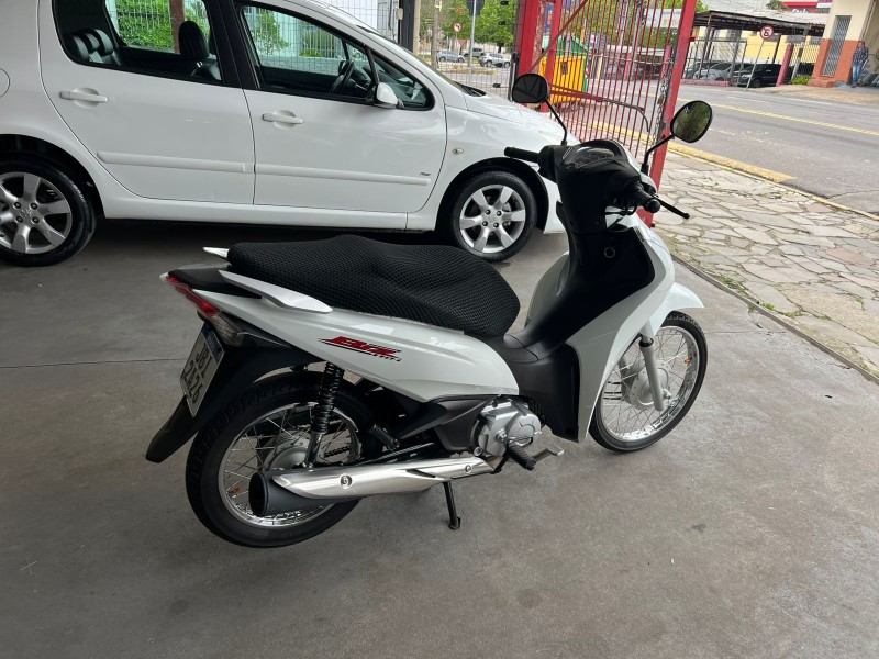 HONDA - BIZ 110I - 2022/2022 - Branca - R$ 13.900,00