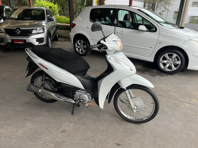 HONDA - BIZ 110I - 2022/2022 - Branca - R$ 13.900,00