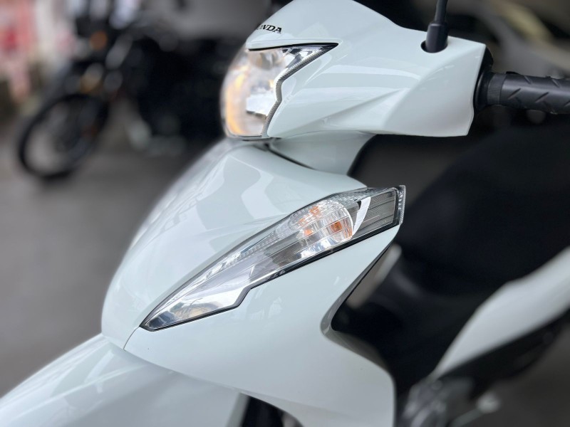 HONDA - BIZ 110I - 2022/2022 - Branca - R$ 13.900,00