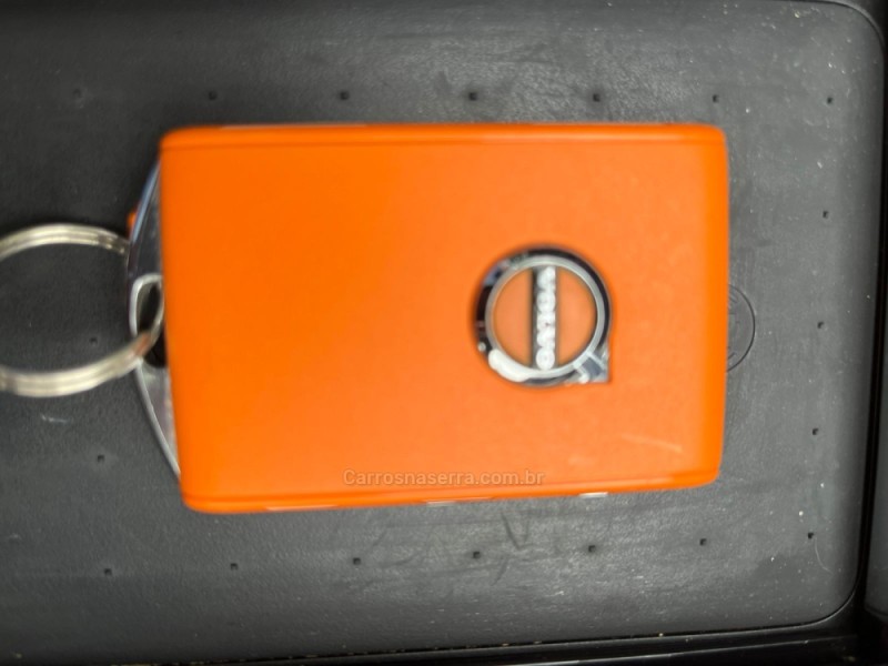 XC60 2.0 T8 RECHARGE PLUS AWD HIBRIDO 4P AUTOMÁTICO - 2023 - FELIZ