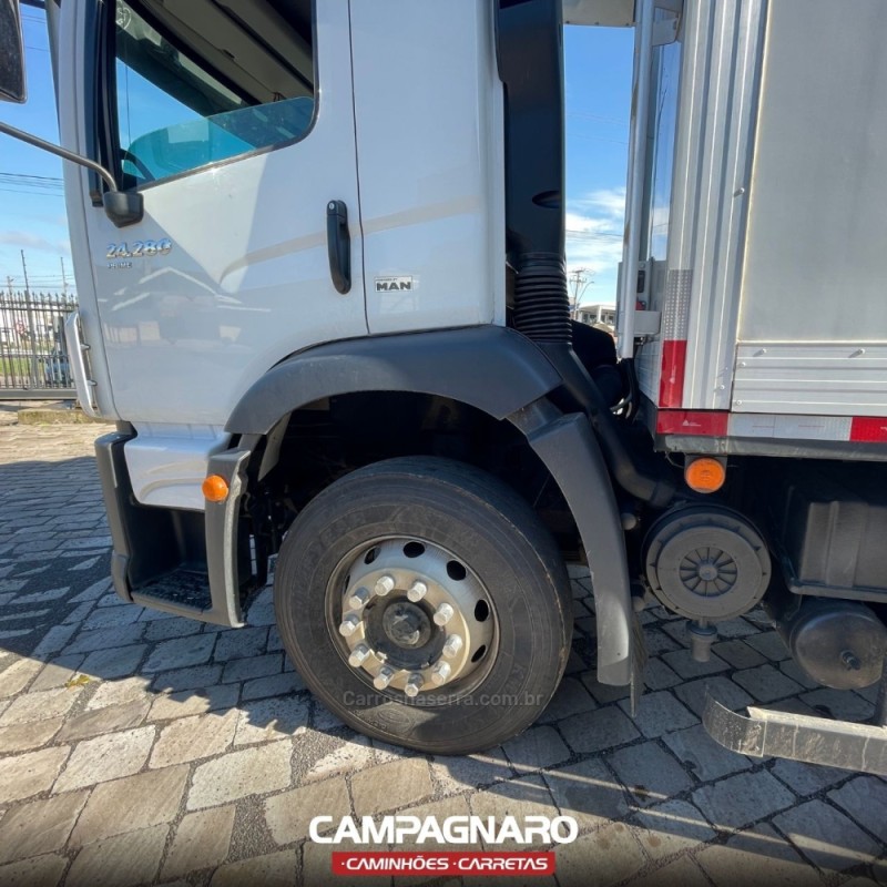 24-280 E CONSTELLATION 6X2 - 2020 - VACARIA