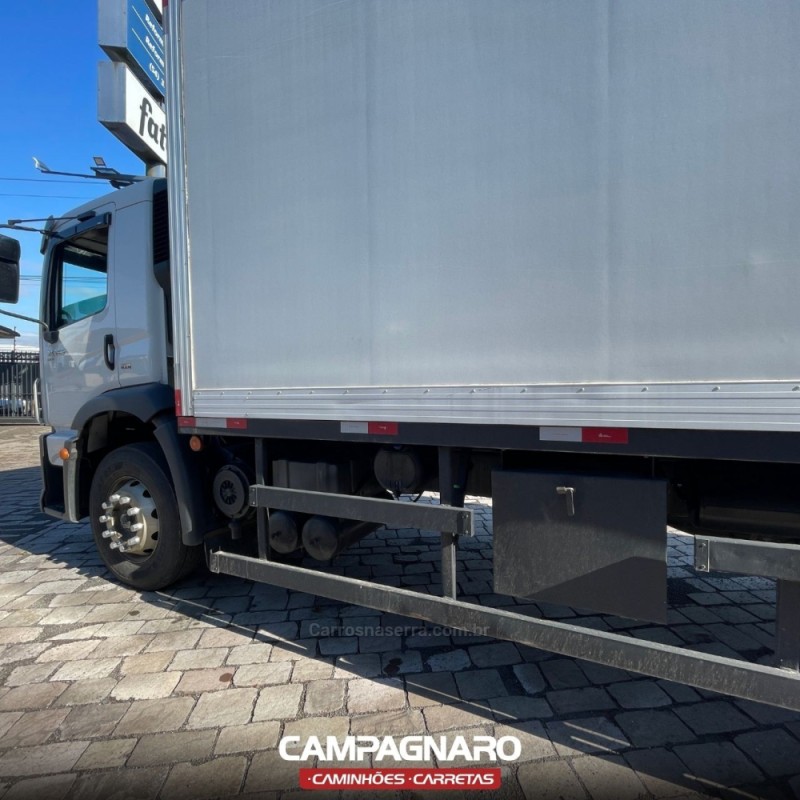 24-280 E CONSTELLATION 6X2 - 2020 - VACARIA