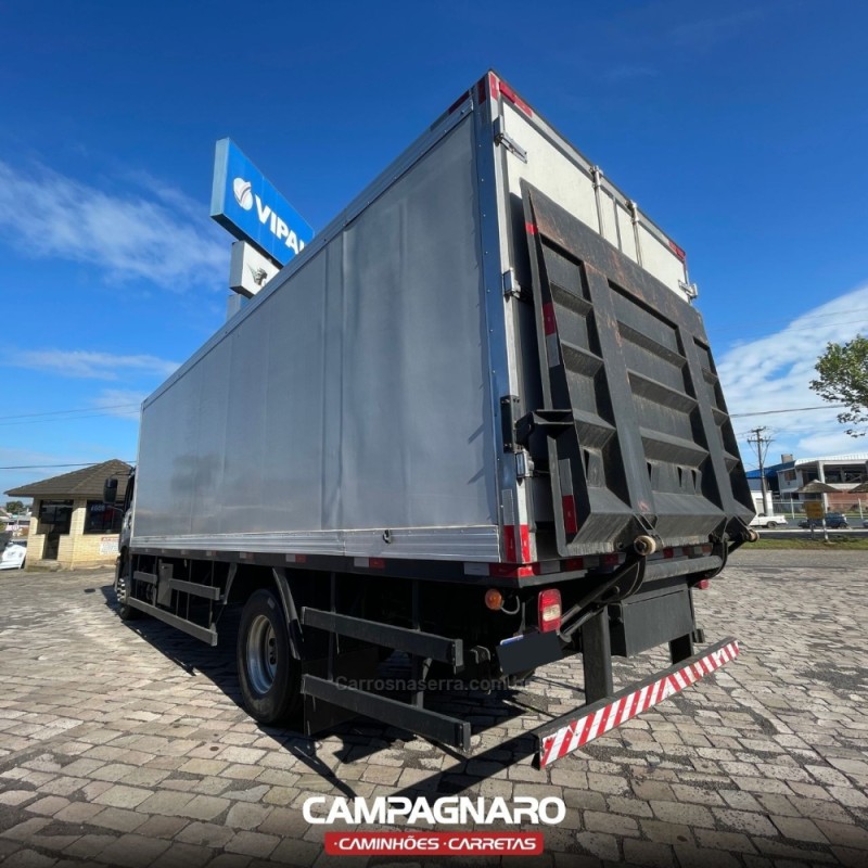 24-280 E CONSTELLATION 6X2 - 2020 - VACARIA