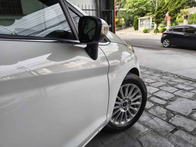 FIESTA 1.6 TITANIUM SEDAN 16V FLEX 4P AUTOMÁTICO - 2015 - CAXIAS DO SUL