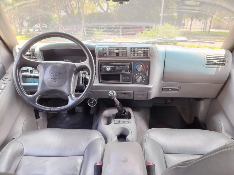 S10 2.5 DELUXE 4X4 CD 8V DIESEL 4P MANUAL - 1999 - FARROUPILHA