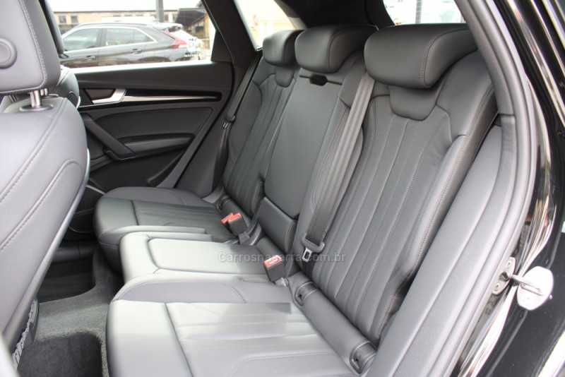 Q5 2.0 TFSI S LINE BLACK QUATTRO S TRONIC GASOLINA 4P - 2025 - CAXIAS DO SUL